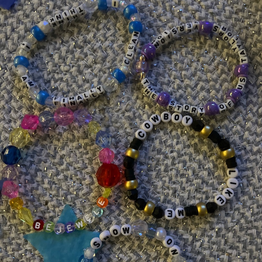 Friendship Trading Bracelets 🫶🏼 - Picture 2 of 2